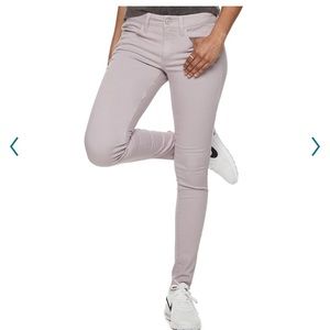 Junior’s SO Color Twill Jeggings